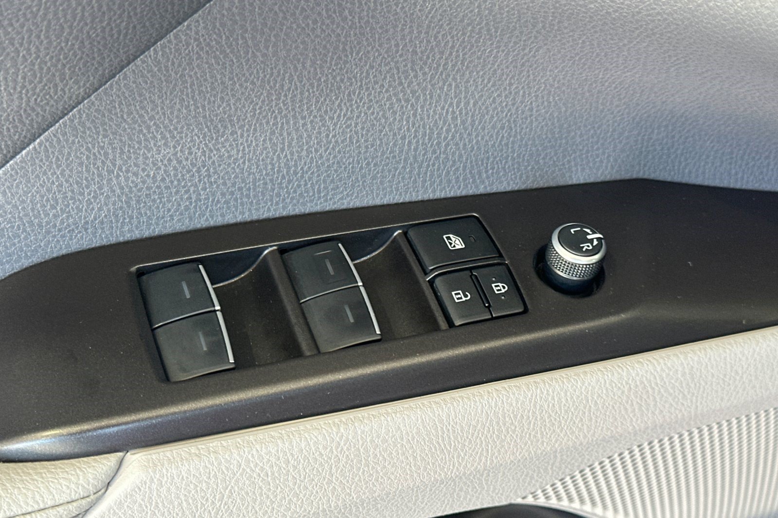 Used 2024 Toyota Camry XLE AWD/4WD image 13
