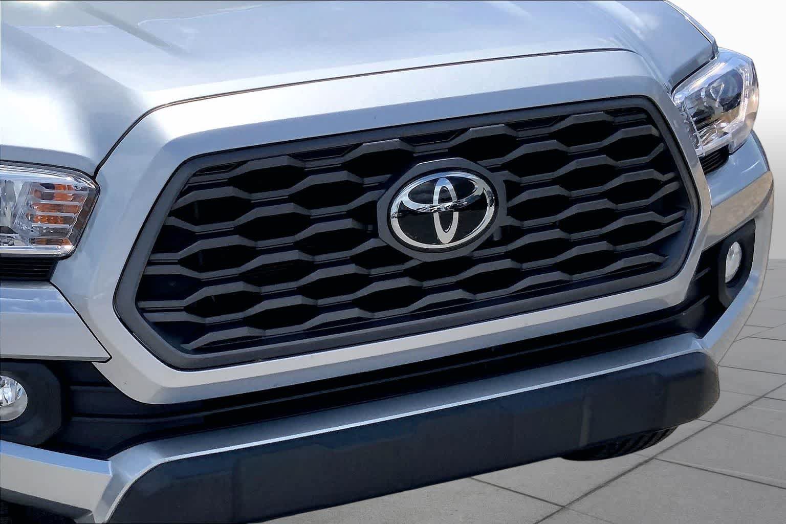 Used 2023 Toyota Tacoma TRD Off-Road AWD/4WD image 29