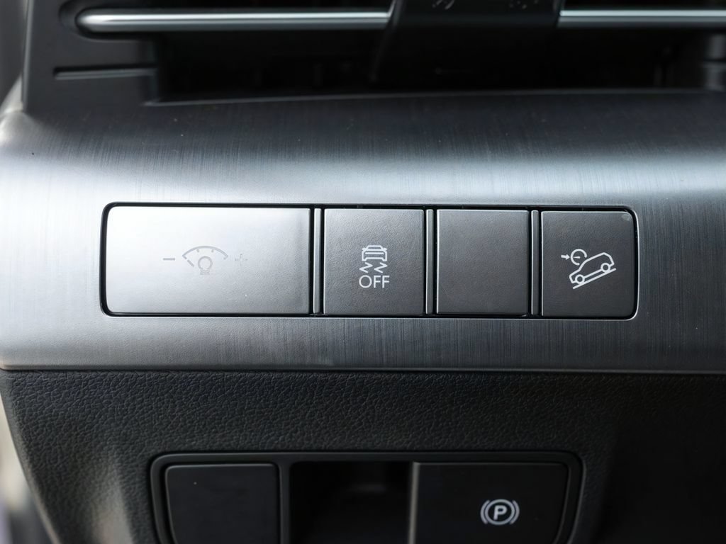 Used 2025 Hyundai Kona SEL FWD image 22