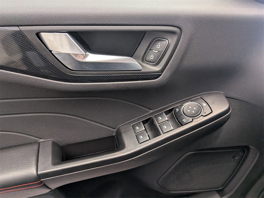 Used 2025 Ford Escape ST-Line image 9