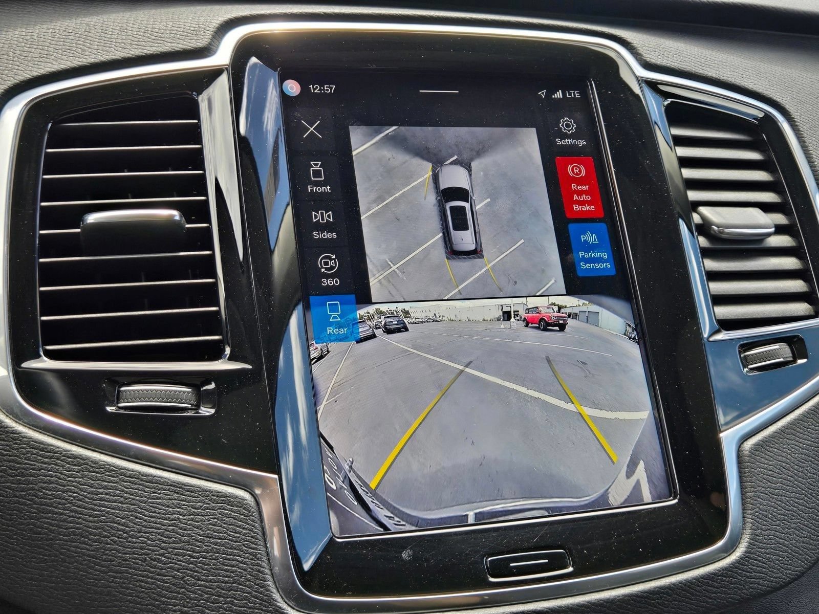 Certified 2025 Volvo XC90 B6 Plus AWD/4WD image 26