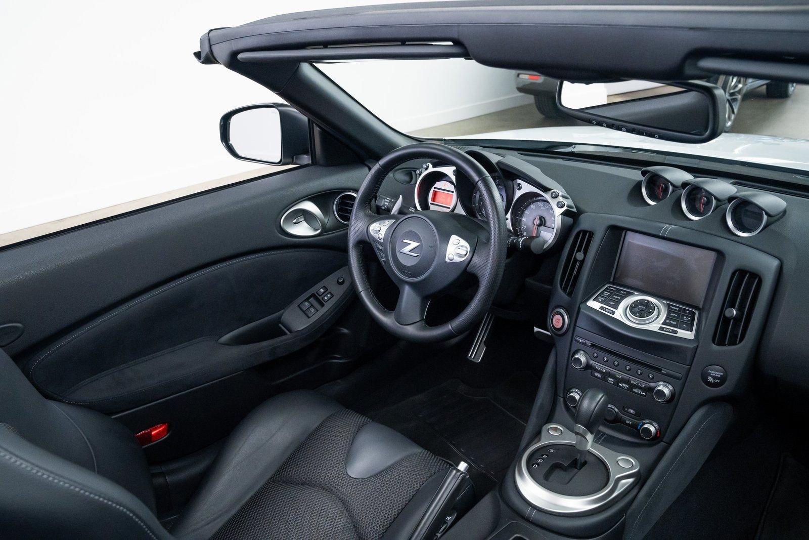 Used 2011 Nissan 370Z Touring image 10