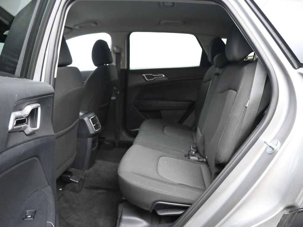 Used 2025 Kia Sportage LX image 28