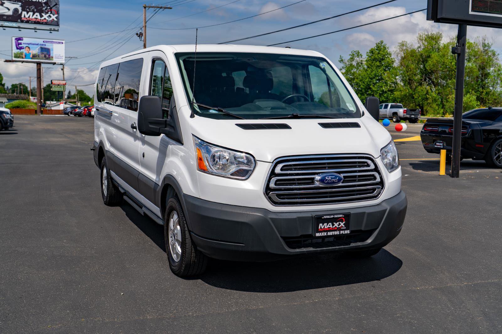 Used 2017 Ford Transit 350 XLT RWD image 2
