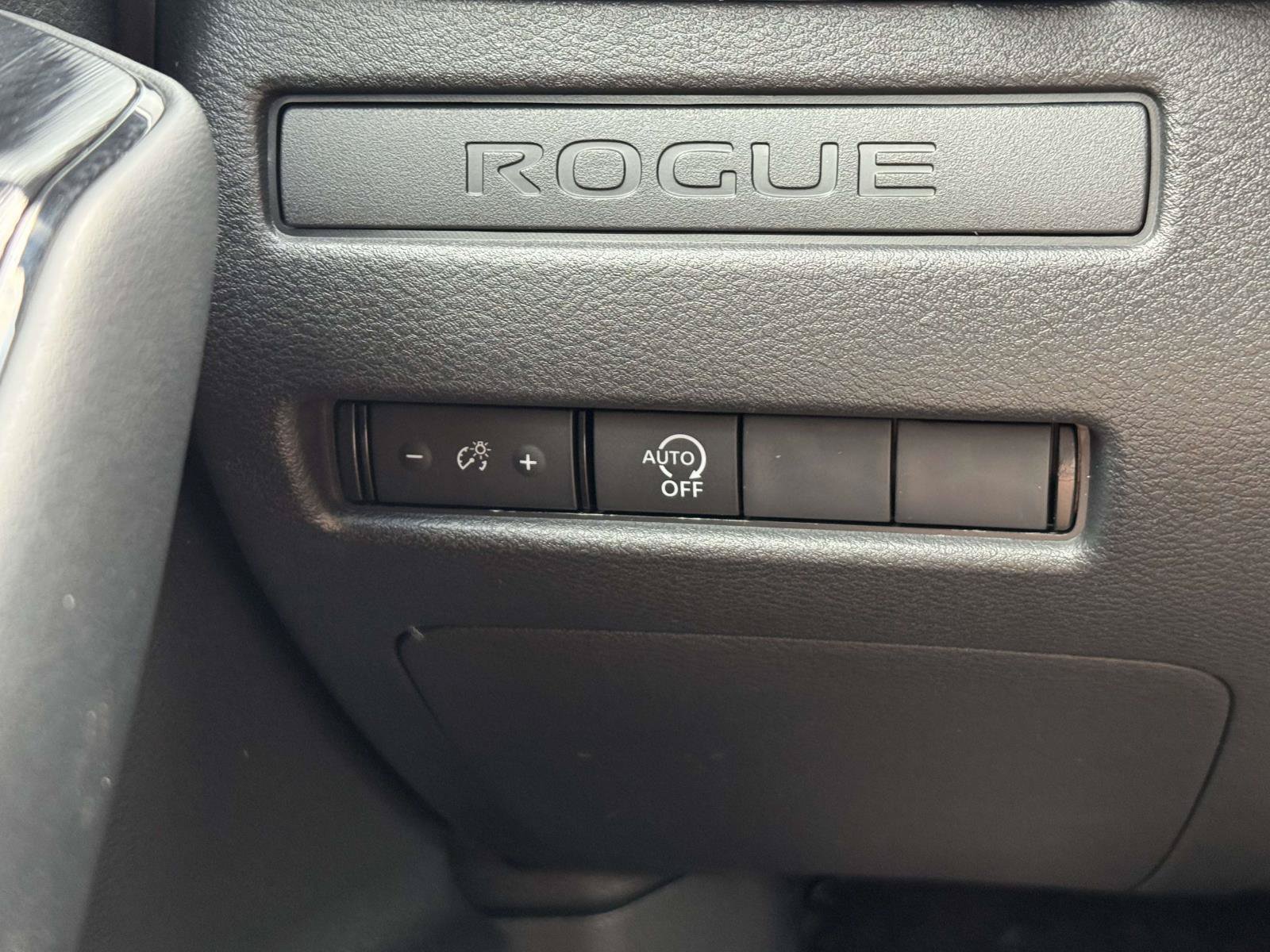 Used 2025 Nissan Rogue S AWD/4WD image 25