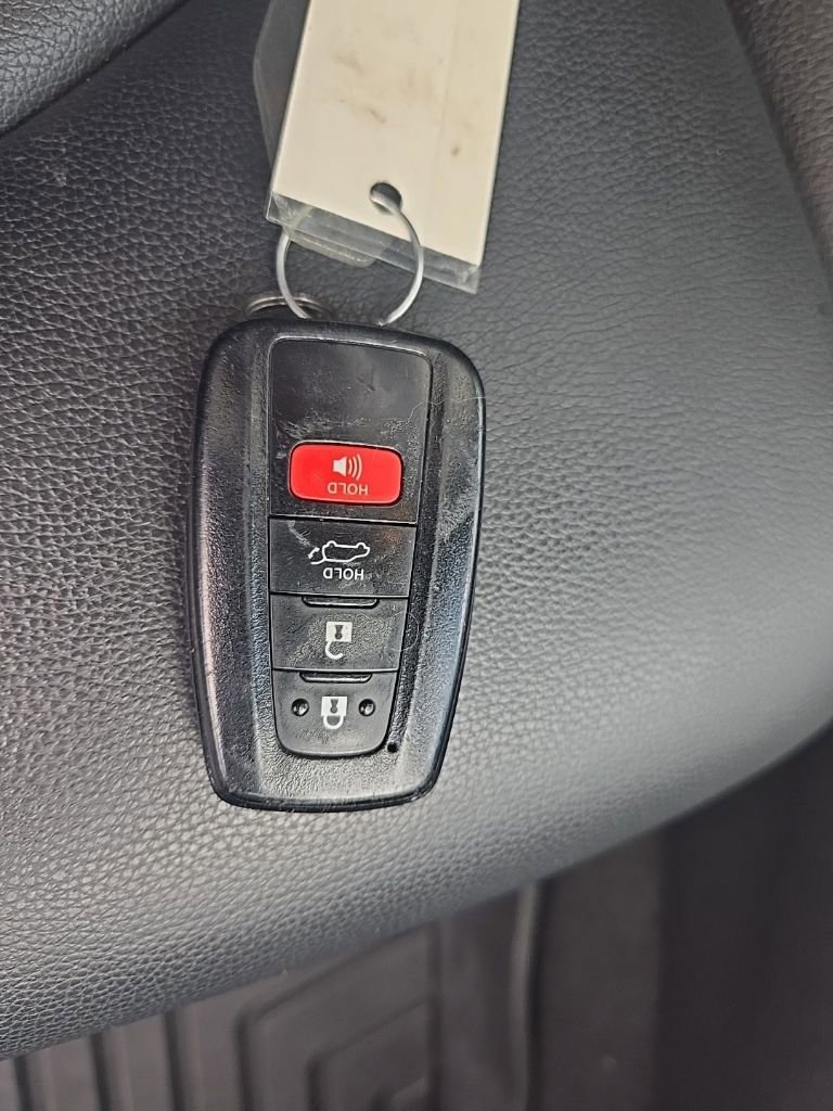 Used 2021 Toyota Highlander XLE AWD/4WD image 34