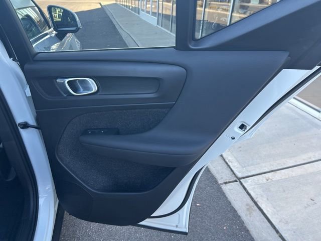 Certified 2025 Volvo XC40 B5 Plus AWD/4WD image 12