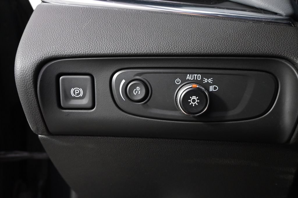 Used 2021 Buick Enclave Essence w/ Sound and Sites Package AWD/4WD image 24