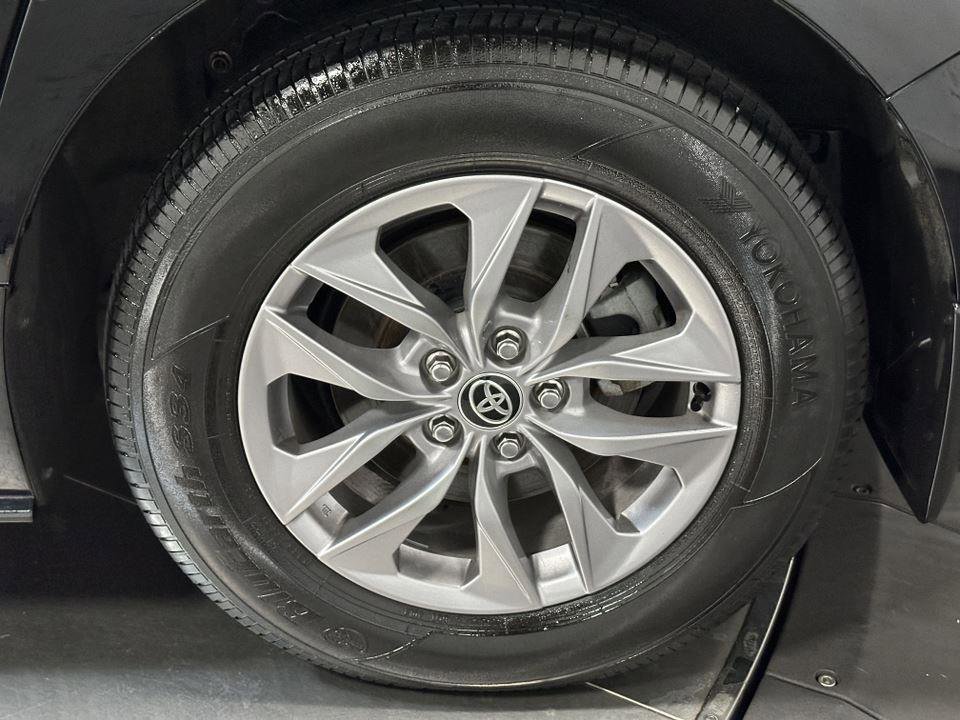 Certified 2021 Toyota Sienna XLE image 19