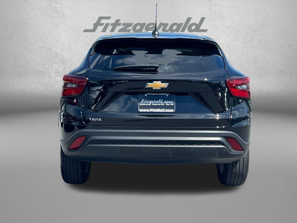 Used 2025 Chevrolet Trax LS w/ LS Convenience Package FWD image 6