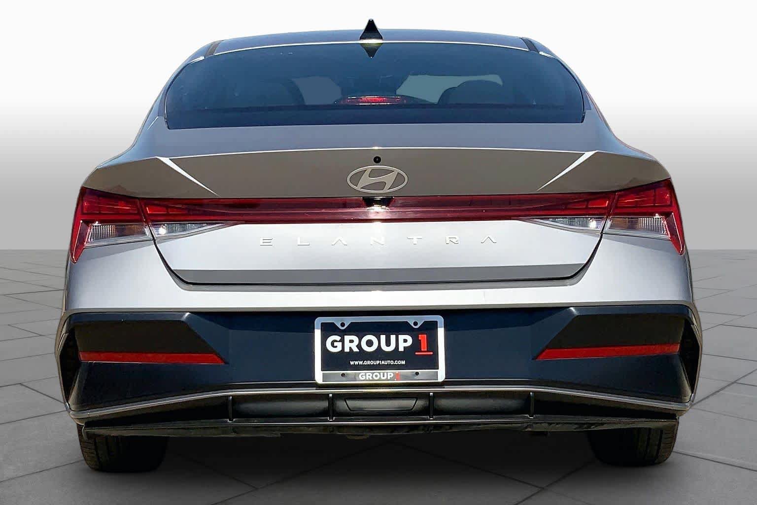 Used 2025 Hyundai Elantra SEL FWD image 5