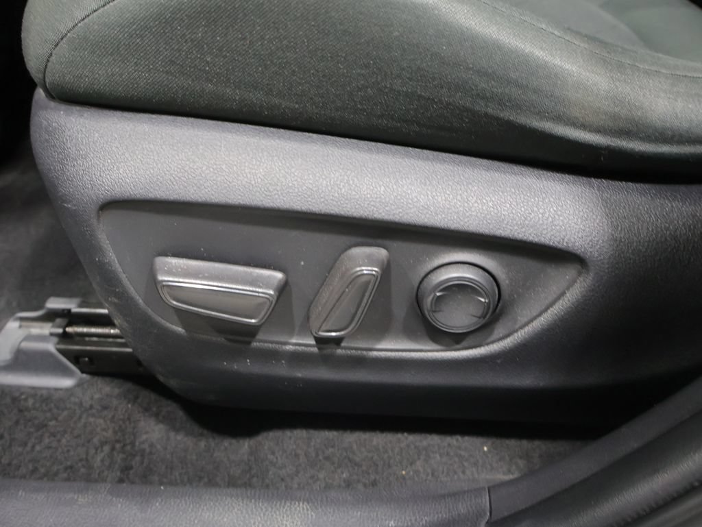 Used 2021 Toyota RAV4 XLE w/ Convenience Package AWD/4WD image 13
