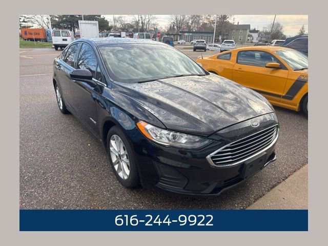 Used 2019 Ford Fusion SE image 1