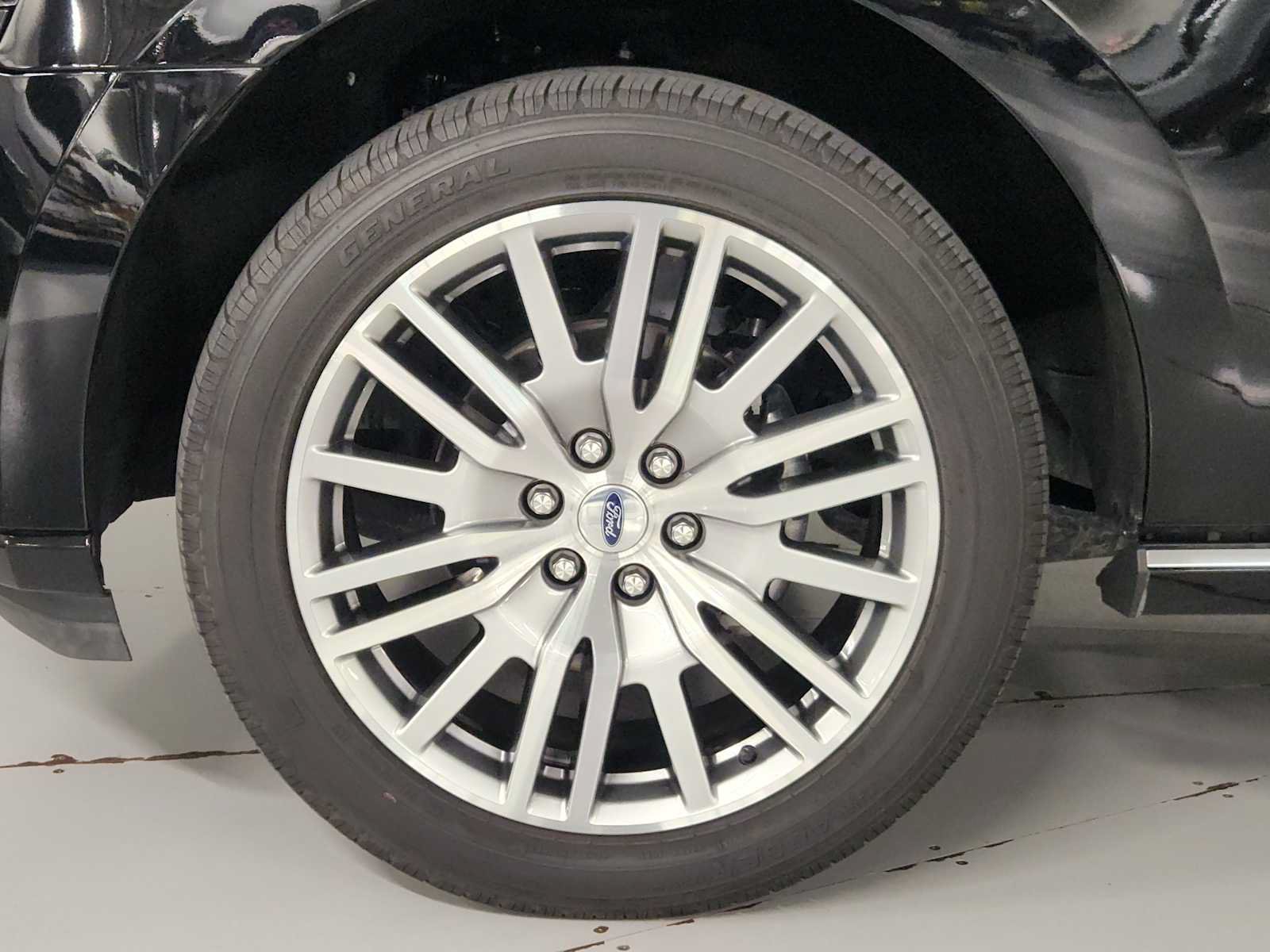 Used 2023 Ford Expedition Platinum RWD image 8