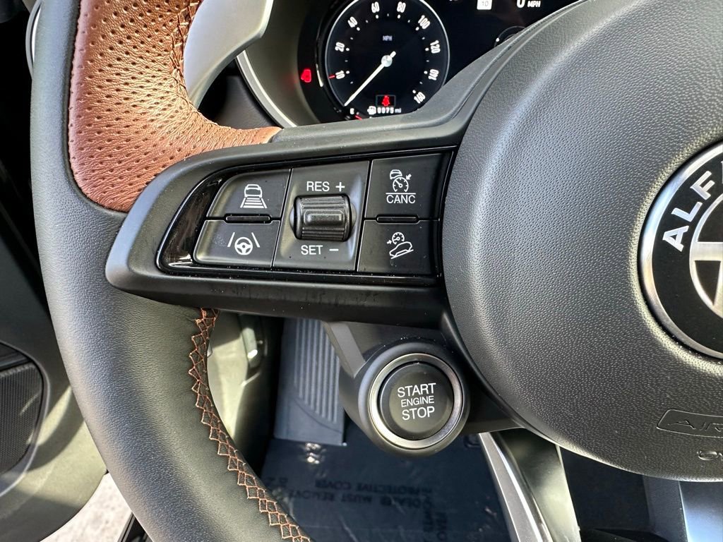 Used 2025 Alfa Romeo Stelvio Sprint AWD/4WD image 19
