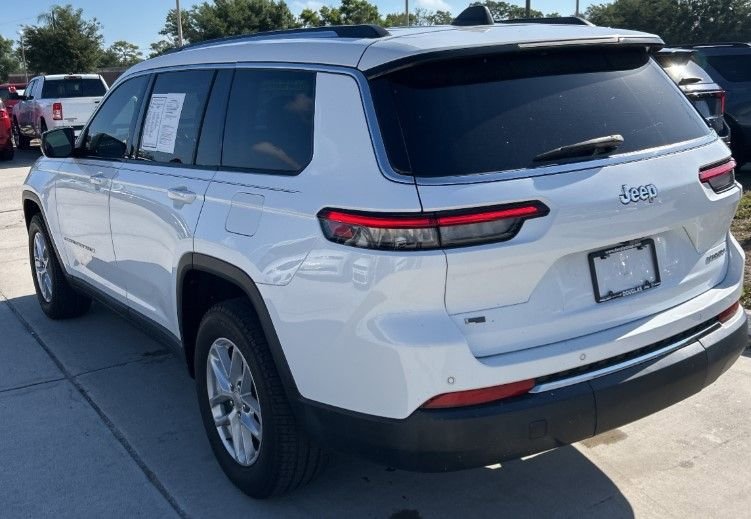Used 2021 Jeep Grand Cherokee L Laredo w/ Luxury Tech Group I RWD image 3