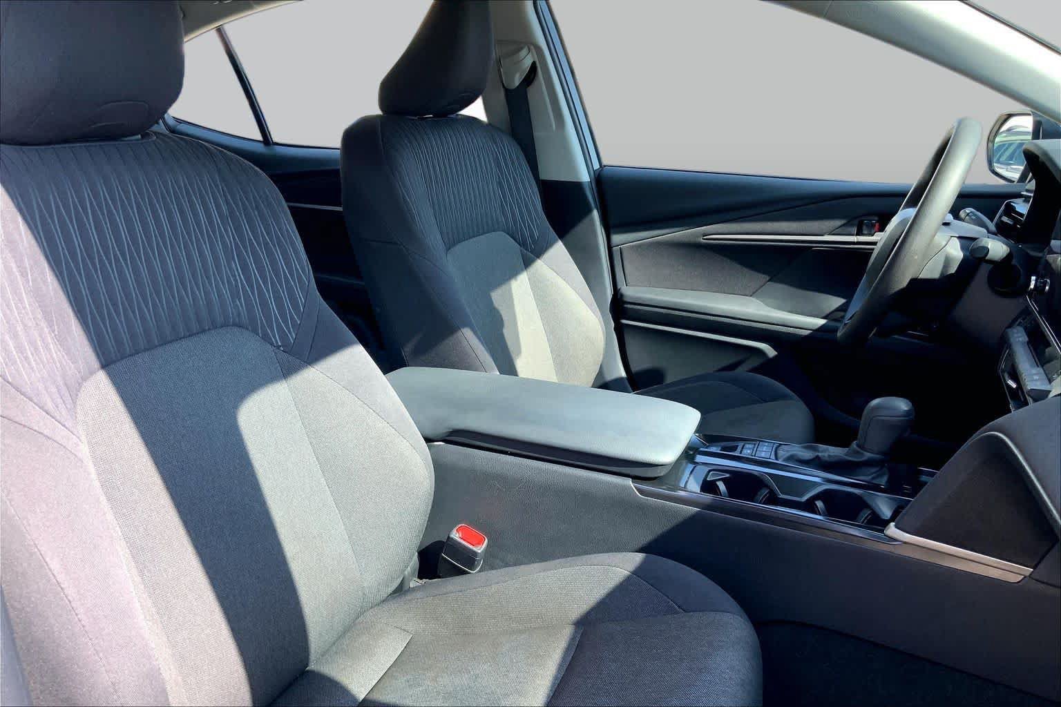 Used 2025 Toyota Camry LE FWD image 9