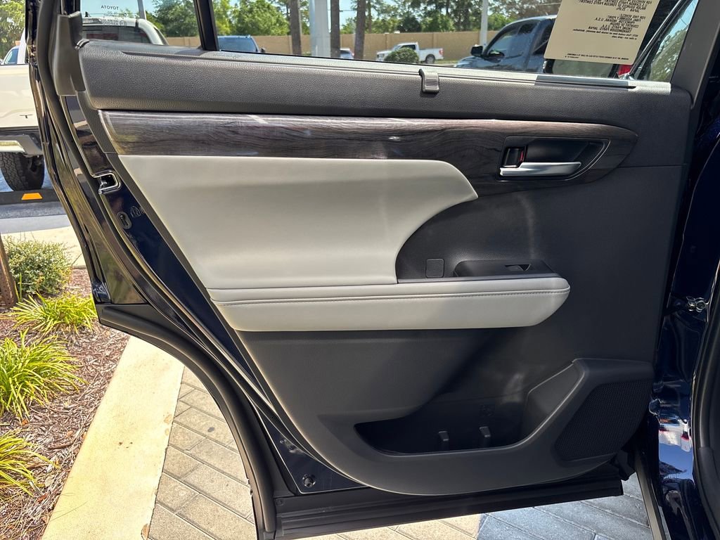 New 2026 Toyota Highlander Limited image 31