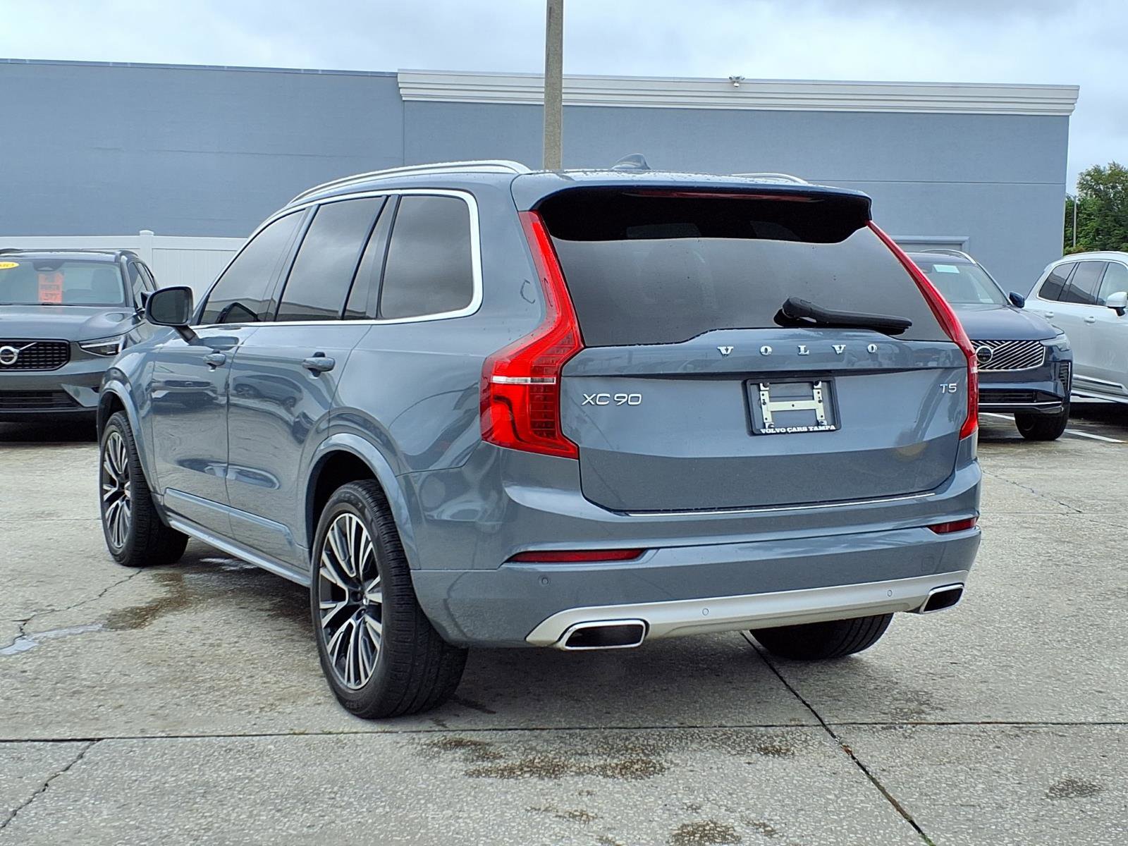 Used 2020 Volvo XC90 T5 Momentum w/ Protection Package Premier image 5