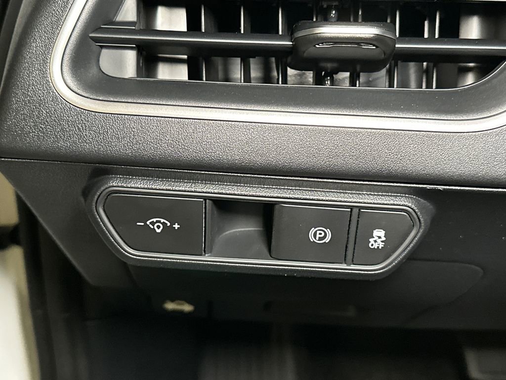 New 2025 Kia K4 FWD image 17