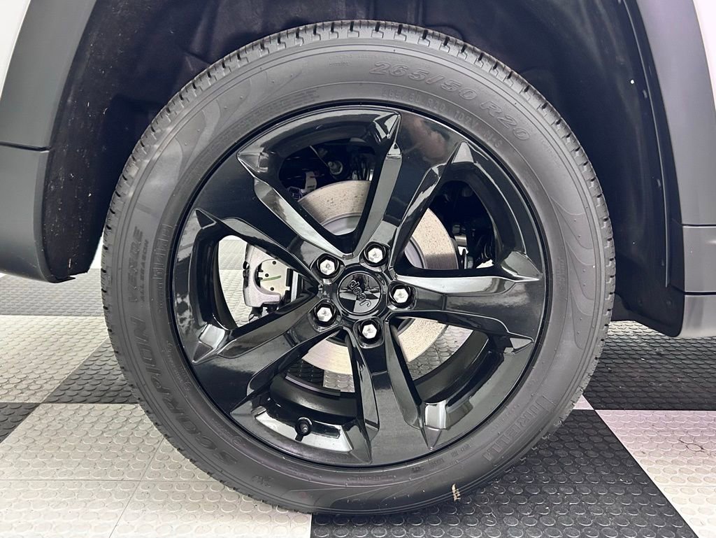 New 2025 Jeep Grand Cherokee Limited w/ Luxury Tech Group II image 9