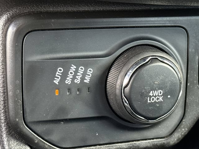 Certified 2023 Jeep Renegade Latitude AWD/4WD image 27