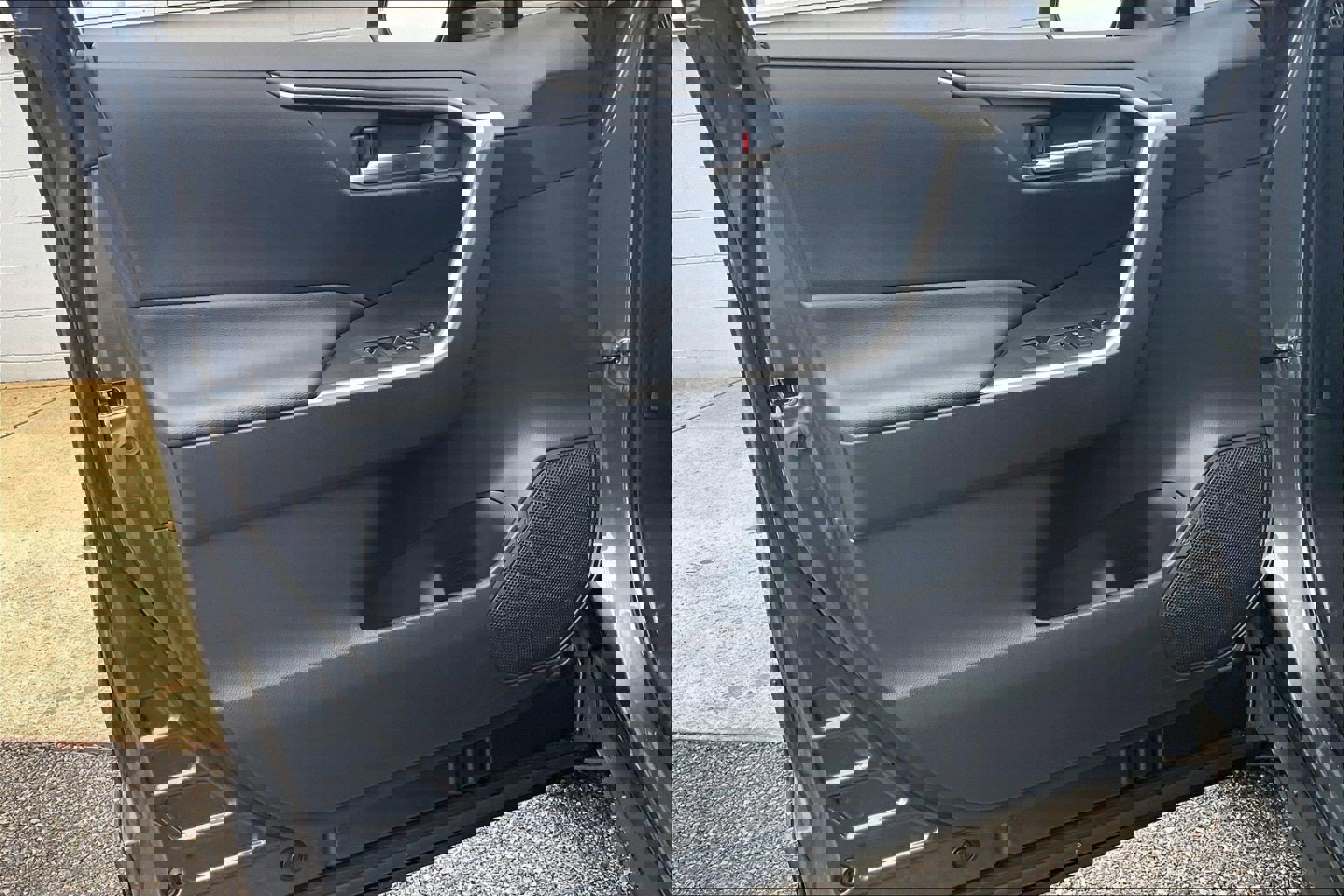 Used 2024 Toyota RAV4 XLE image 28