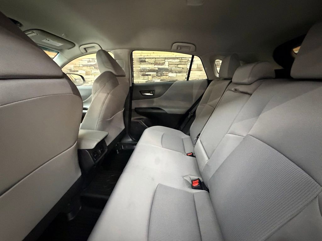 Used 2023 Toyota Venza LE image 27