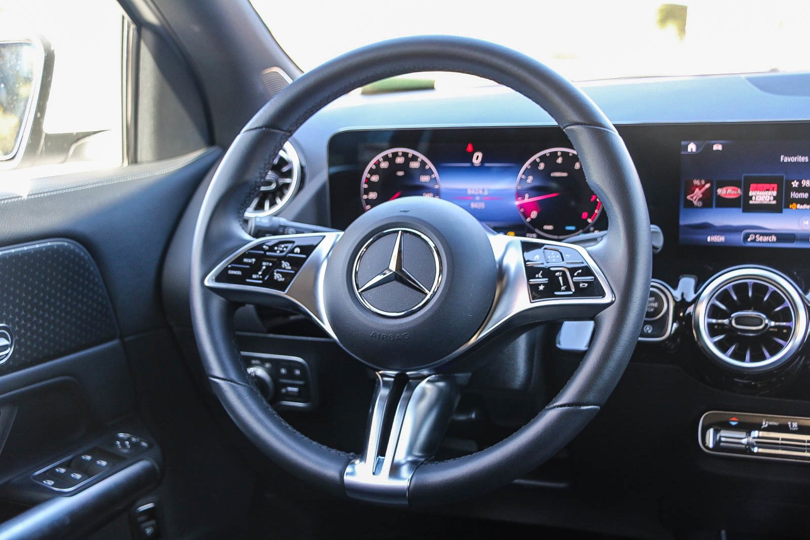 Certified 2025 Mercedes-Benz GLA 250 4MATIC image 15