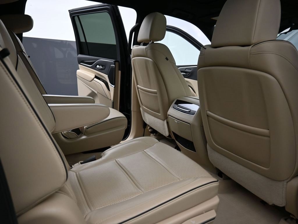 Used 2024 Cadillac Escalade ESV Premium Luxury image 18