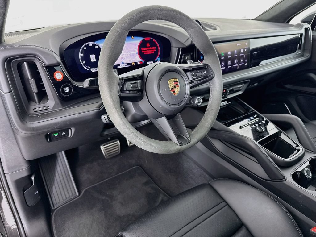Certified 2025 Porsche Cayenne GTS AWD/4WD image 4