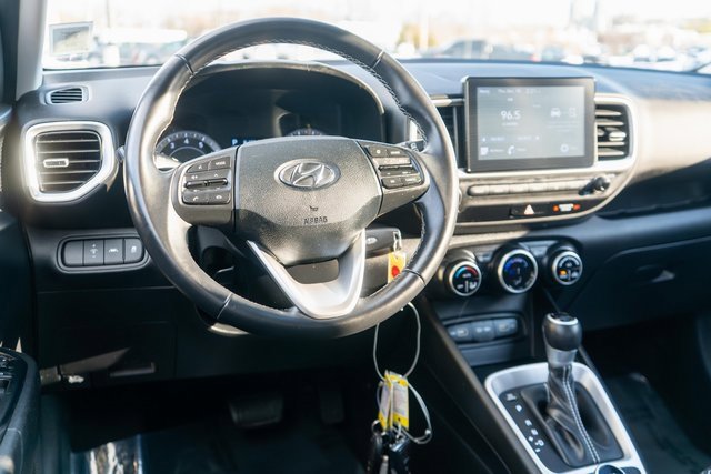 Used 2022 Hyundai Venue SEL image 14
