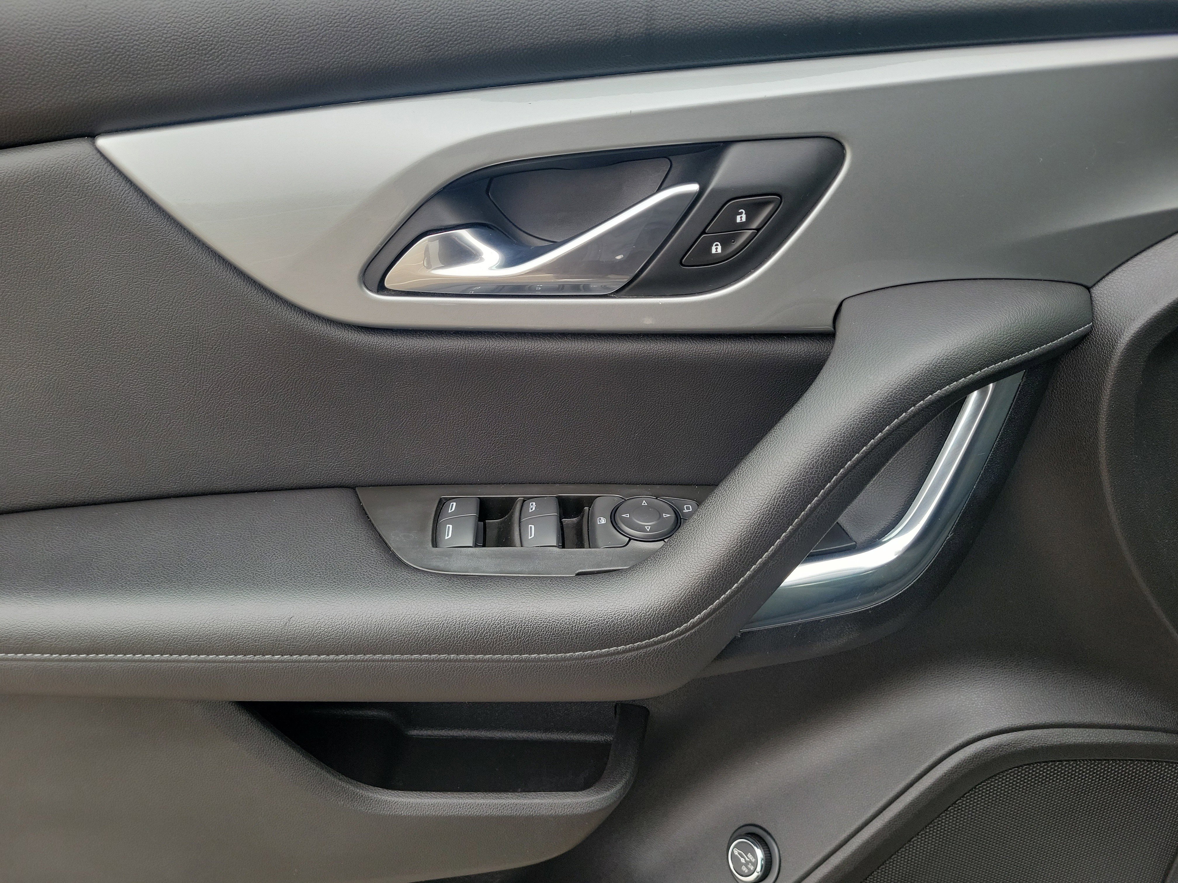 Used 2020 Chevrolet Blazer LT image 19