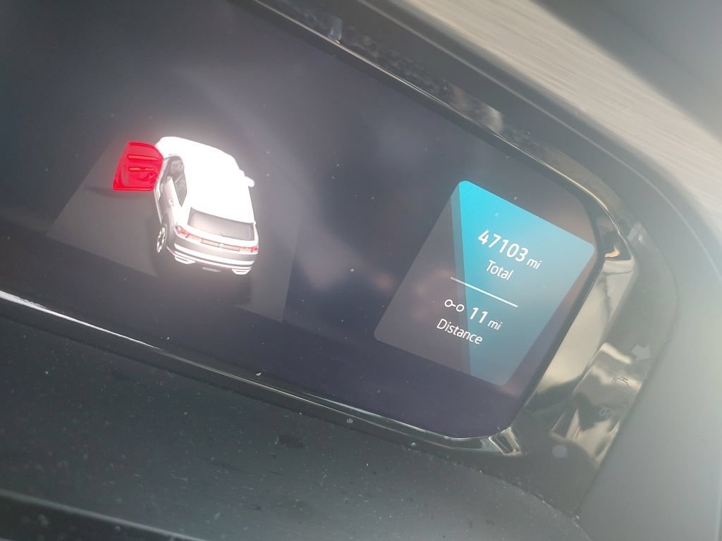 Used 2024 Volkswagen Atlas Cross Sport SE w/ Panoramic Sunroof Package FWD image 11