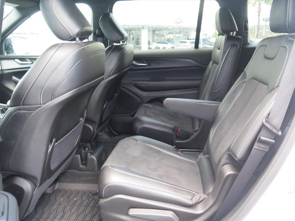 Used 2024 Jeep Grand Cherokee L Altitude RWD image 16