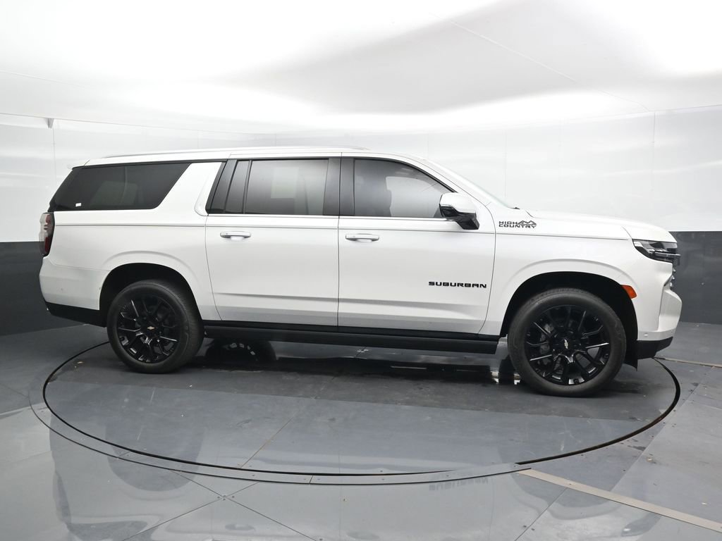 Used 2024 Chevrolet Suburban High Country w/ Advanced Technology Package image 4