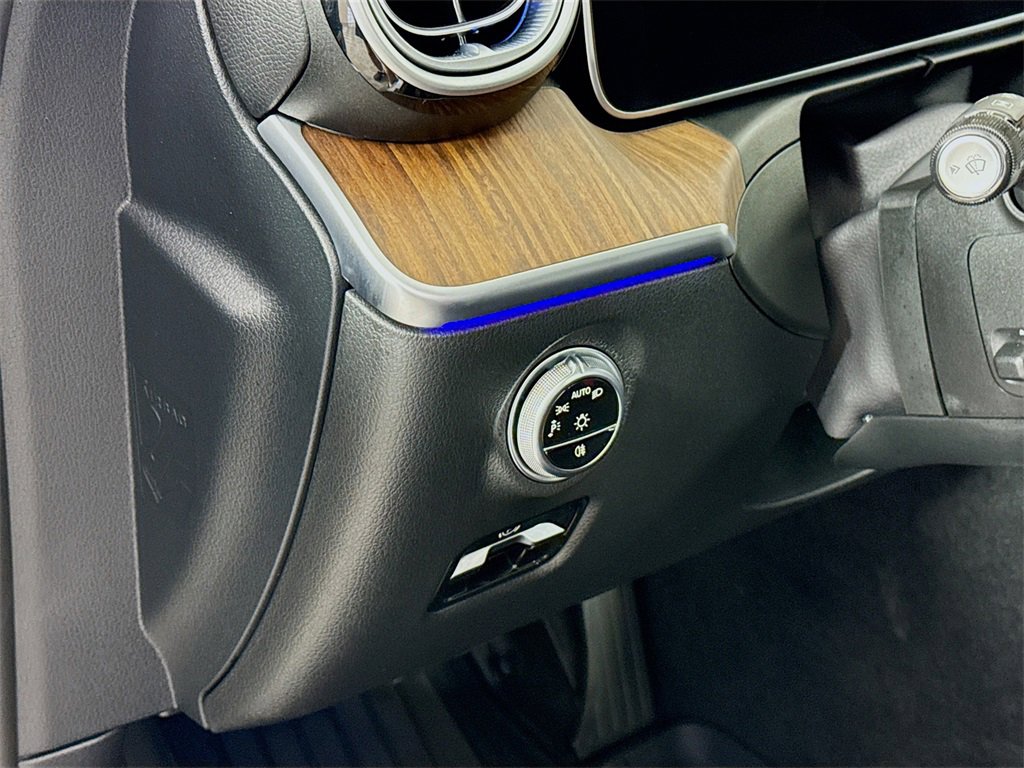 Used 2025 Mercedes-Benz C 300 4MATIC Sedan image 11