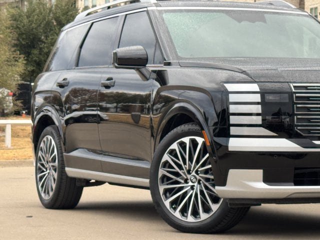 Used 2026 Hyundai Palisade Calligraphy FWD image 3
