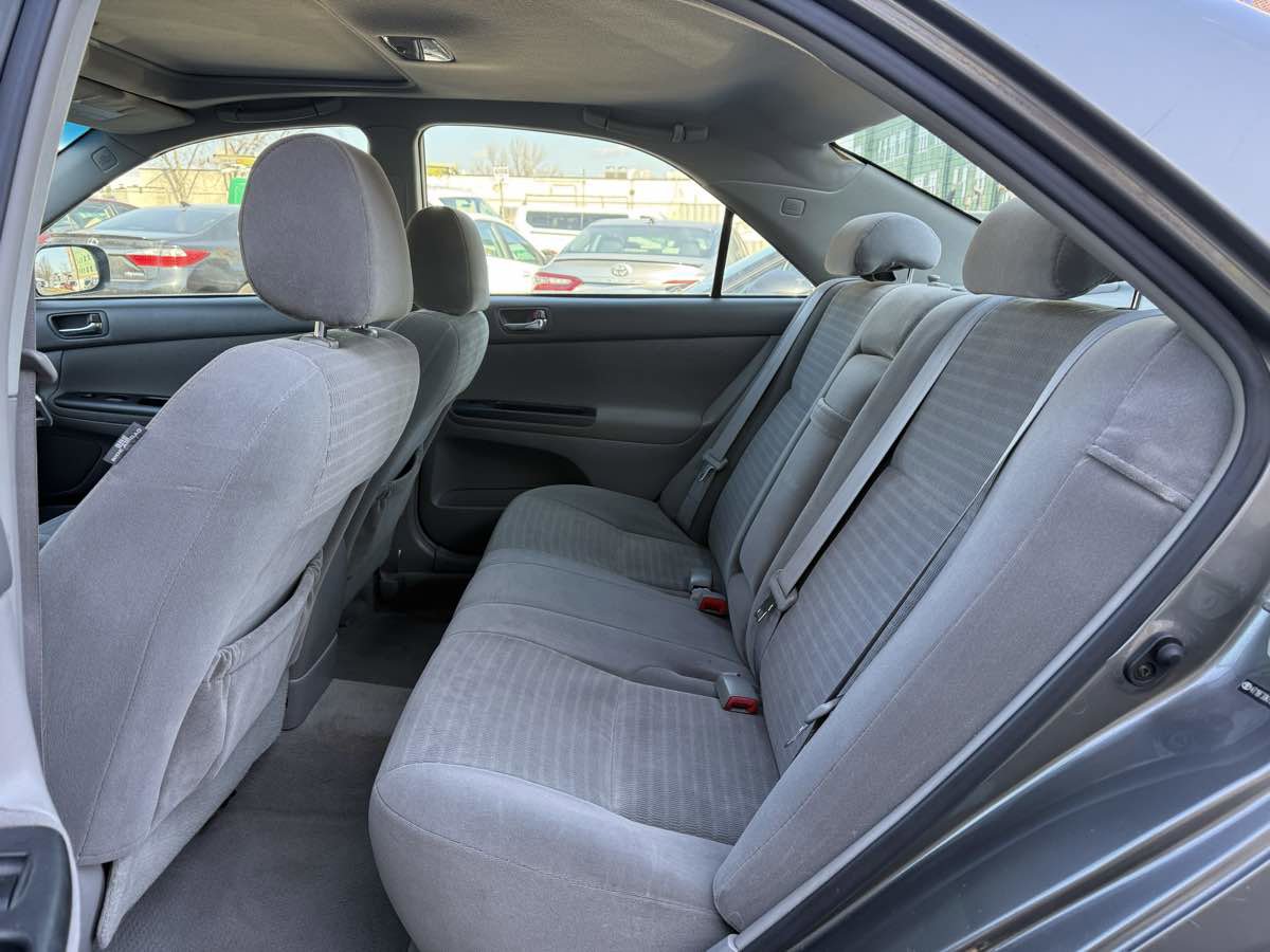 Used 2005 Toyota Camry LE image 12