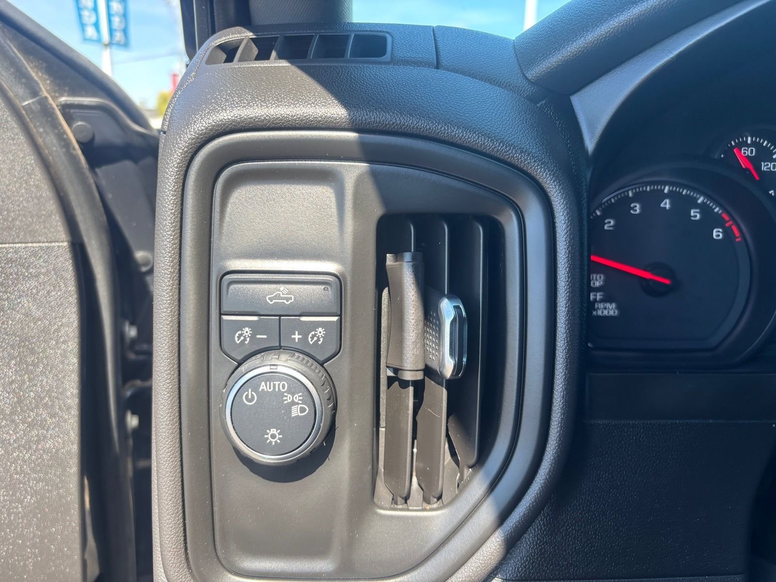 Used 2021 Chevrolet Silverado 1500 Custom image 30