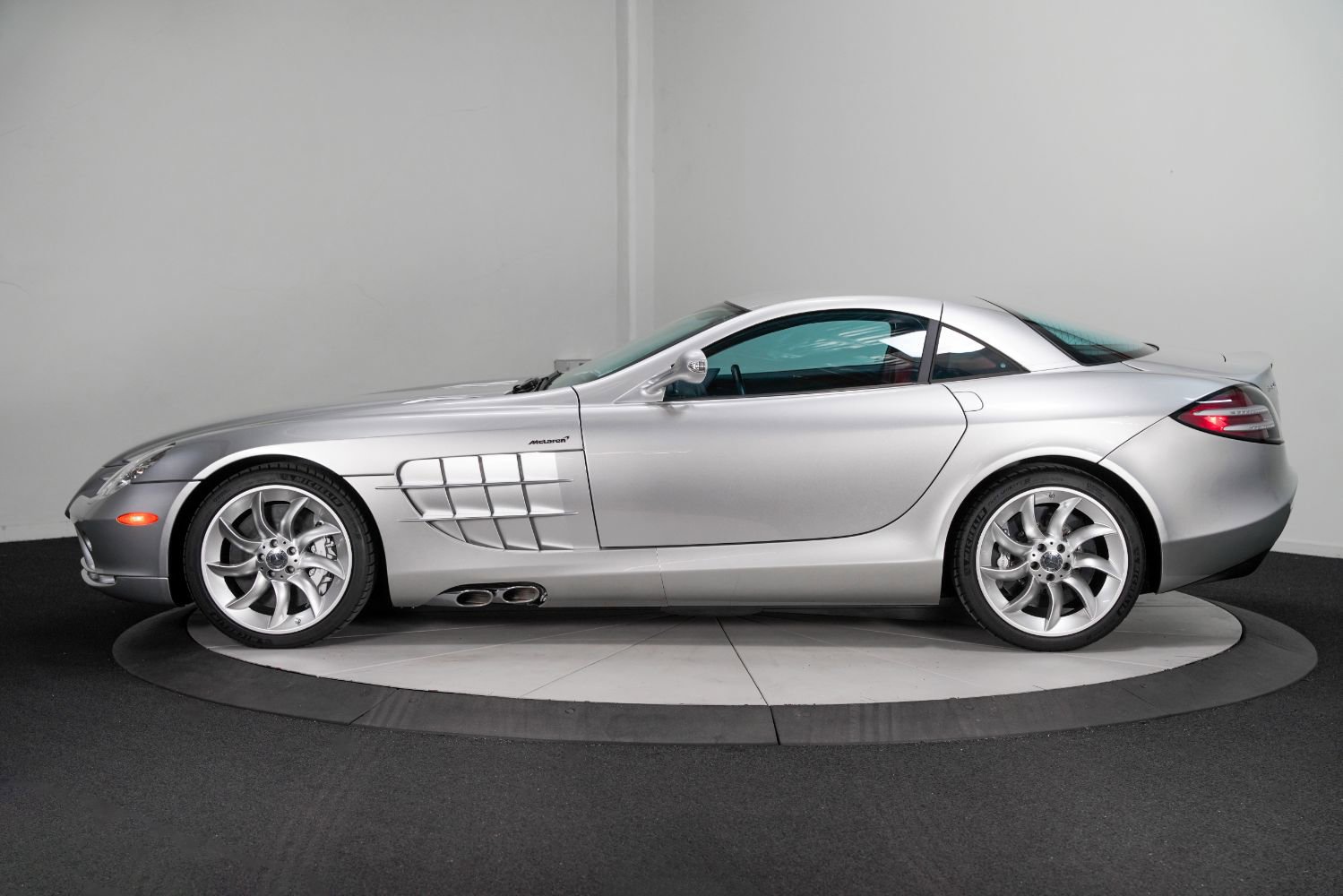 Used 2005 Mercedes-Benz SLR Coupe image 9