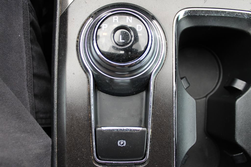 Used 2017 Ford Fusion SE FWD image 25