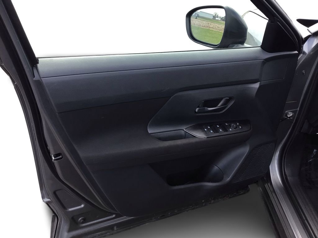 Used 2025 Nissan Kicks S image 19