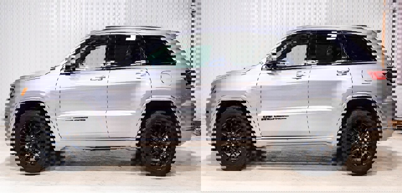 Used 2018 Jeep Grand Cherokee Altitude image 35