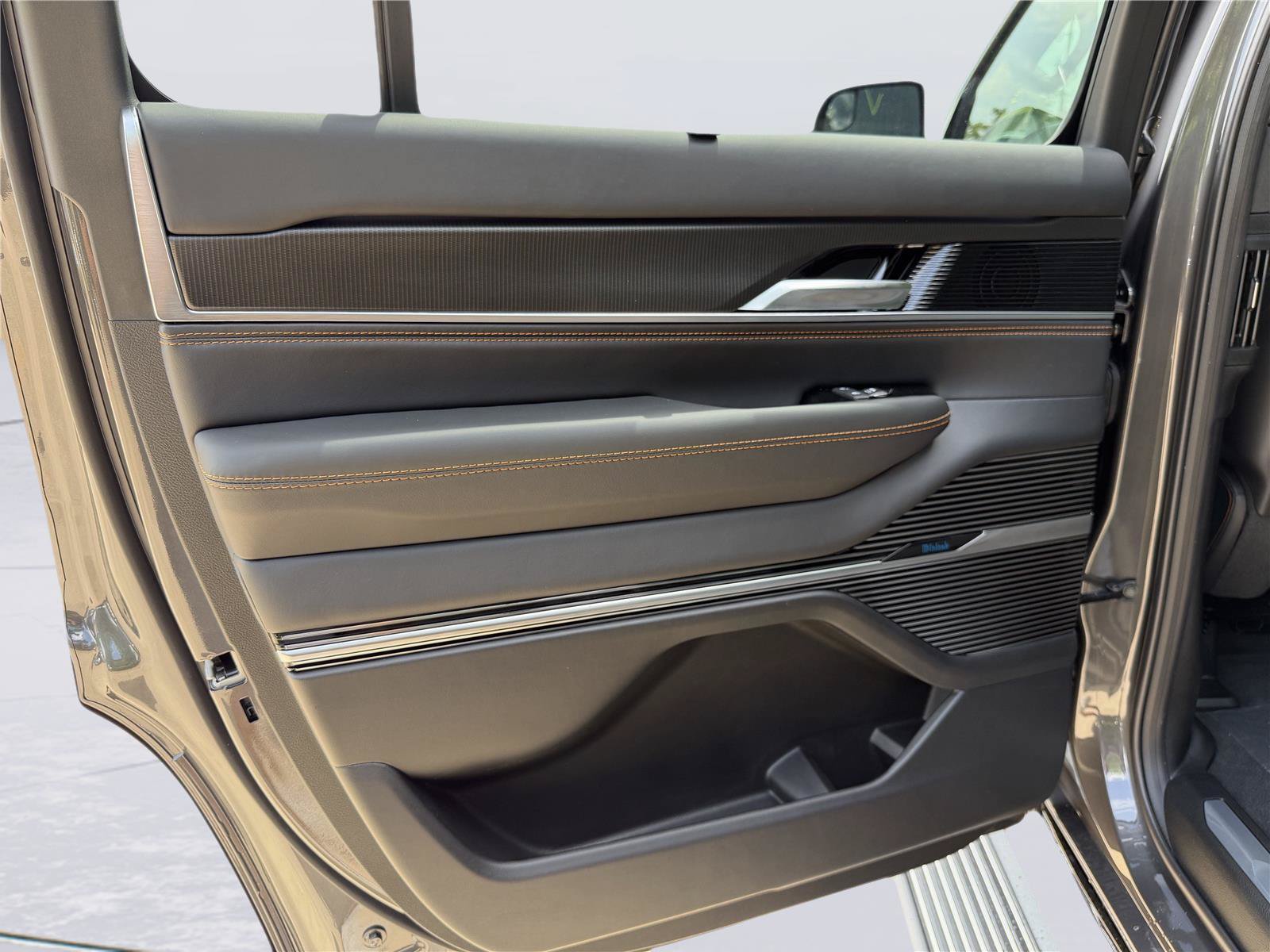New 2026 Jeep Grand Wagoneer Summit AWD/4WD image 15