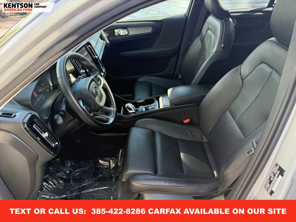 Used 2025 Volvo XC40 B5 Plus image 27