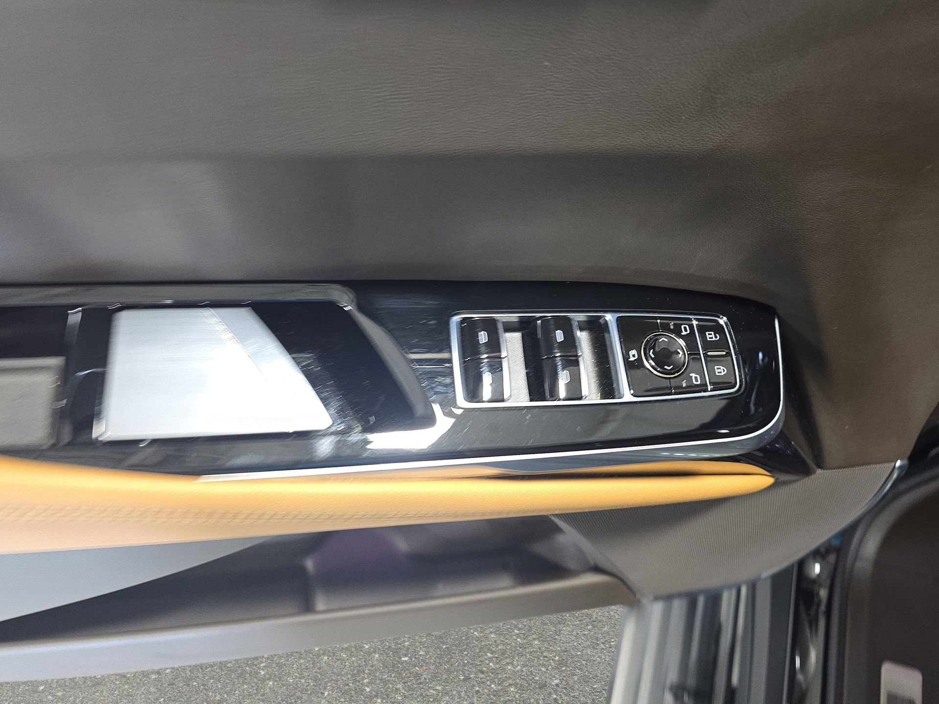 Used 2025 Cadillac Escalade Premium Luxury w/ Touring Package image 27