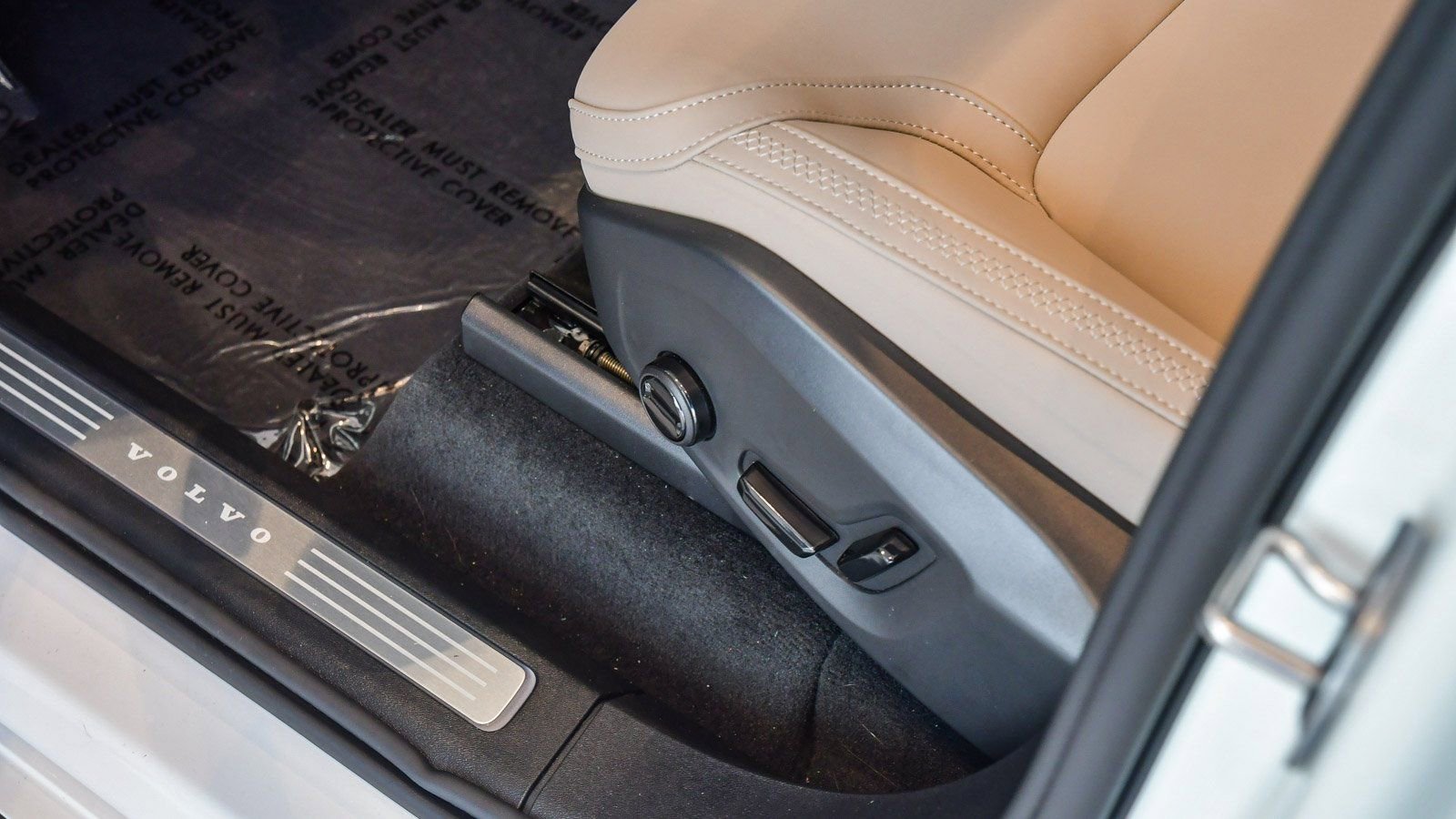 Used 2025 Volvo XC90 B5 Plus w/ Protection Package Premier image 25