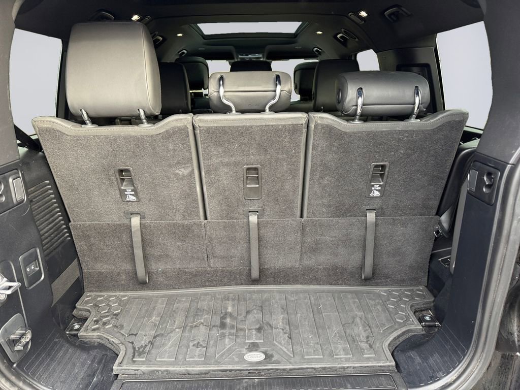 Used 2023 Land Rover Defender 130 X-Dynamic SE image 19
