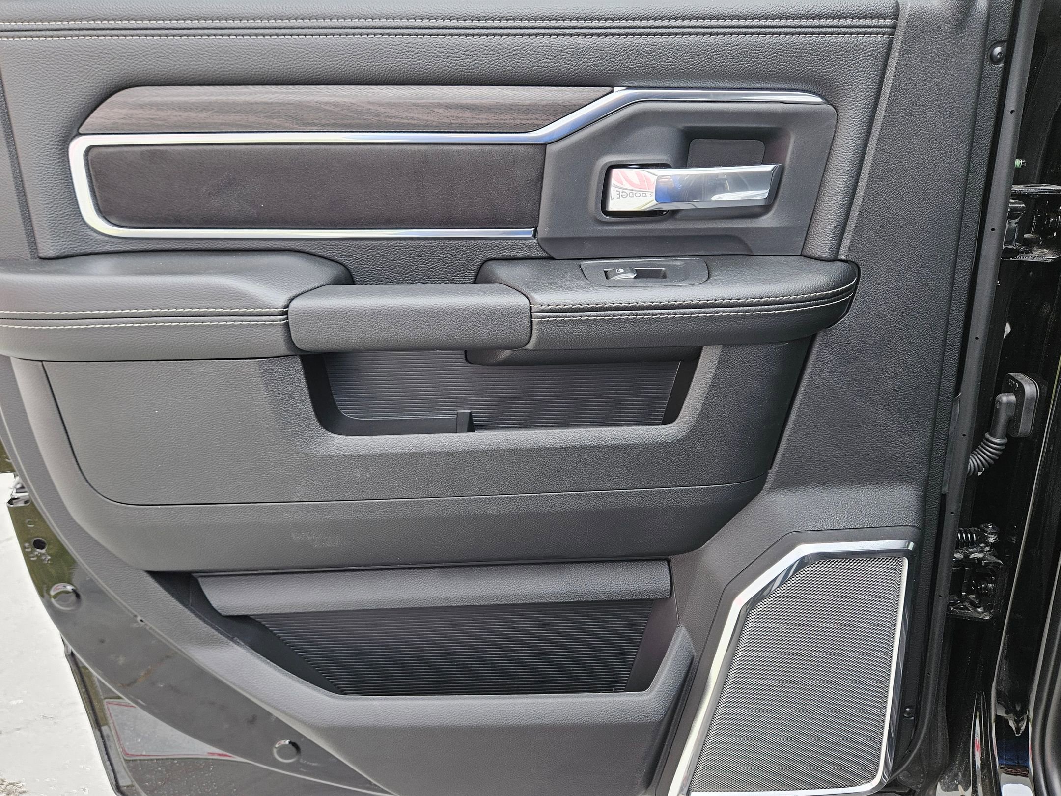 New 2026 RAM 4500 4x4 Crew Cab DRW w/ Laramie Trim Package image 20